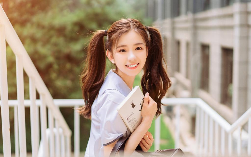 女生暗示你追她的表現，女生喜歡你才會做這三個動作
